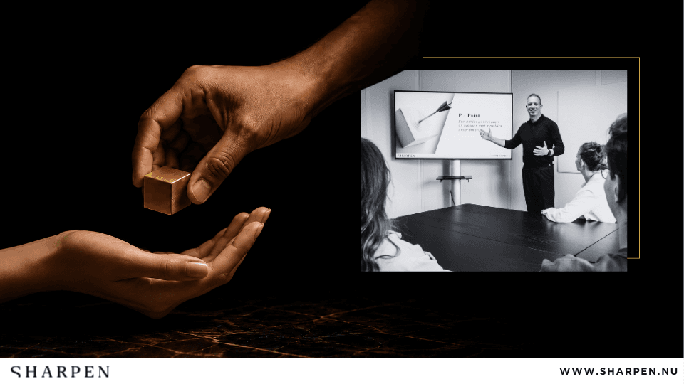 Sharpen-slide met een gouden kubus die van hand naar hand gaat, naast een foto van Sven tijdens een workshop.